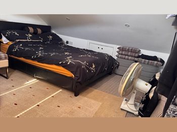 Roomgo UK - Double room with en-suite toilet for Rent – Only GIRLS!‍⚕️‍‍‍, Slough - £600 pcm