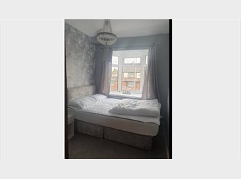 Roomgo UK - Double room for rent, Burnage - £600 pcm