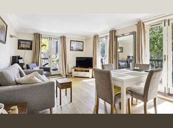 Roomgo UK - Light double room with king size bed, fully furnished and en-suite bathroom, Woodlands - £1,150 pcm