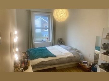 Roomgo UK - Spacious Double Room - £790 pm bills included, Tonbridge - £790 pcm