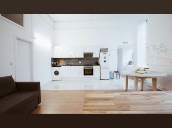 Roomgo UK - Victorian Warehouse in NW London, Monken Hadley - £850 pcm