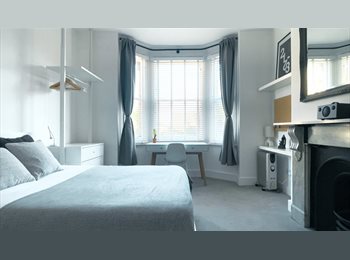 Roomgo UK - Newly Furbished Double Room – Brentford, Gunnersbury - £1,000 pcm