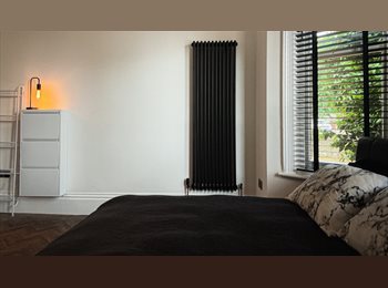 Roomgo UK - Stylish room with private en-suite!, Worthing - £925 pcm