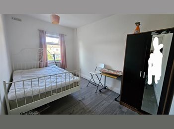 Roomgo UK - Fantastic double room in EN3...Great location walking distance to overground train., Ponders End - £700 pcm