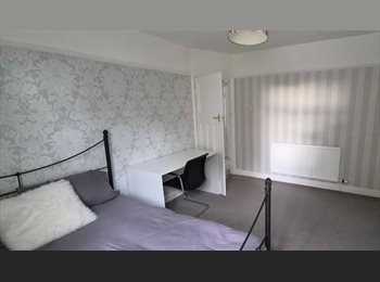 Roomgo UK - Double Room Available in Friendly House Share – Filton (BS34), Filton - £615 pcm