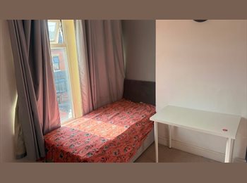 Roomgo UK - Double Bedroom Available in Edgbaston B16 (Bills Included), Rotton Park - £500 pcm