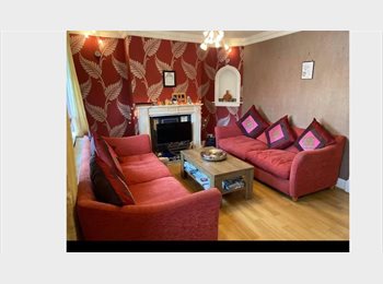 Roomgo UK - 3 bed house for rent, Great Heath - £1,200 pcm