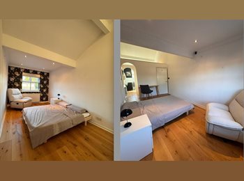 Roomgo UK - Short-Term En-Suite Double Room – Ideal for Female Professional | 3–6 Months, Wigan - £810 pcm
