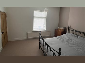 Roomgo UK - Large Double Room to Rent, Swadlincote - £650 pcm