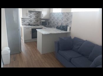 Roomgo UK - Modern 2 bed flat for rent, Becontree - £1,500 pcm