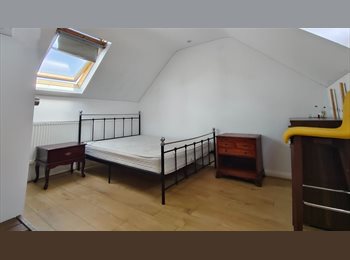 Roomgo UK - Large Bright Double room in North Greenwich SE7, Charlton - £750 pcm