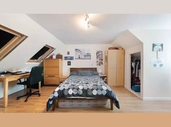 Roomgo UK - Spacious Private Top Floor Room in Kennington | Ensuite Shower | (27sqm), Kennington - £1,650 pcm