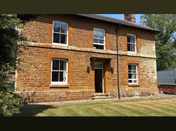 Roomgo UK - Beautifukl Double Room in Period House, Daventry - £800 pcm
