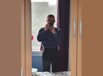 Roomgo UK - Michael  - 38 - Fenham