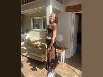 Roomgo UK - Ella - 26 - Tooting Bec
