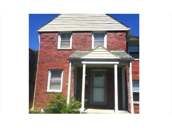 Roomgo US - $900 Room for Rent (Private Bath) 928 Argonne Dr, Oakenshawe - $700 pm