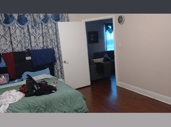 Roomgo US - Master bedroom w/own bathroom (Bed and nightstand), Hollywood - $1,200 pm