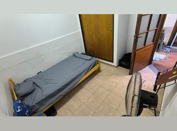 Roomgo AR - Habitación Almagro, 1 inquilino en casa grande 2 baños, Buenos Aires - AR$ 450.000 pm