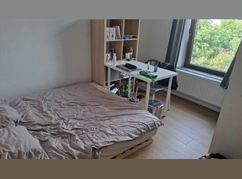 Appartager BE - Chambre lumineuse en coloc, Charleroi - 350 € pm