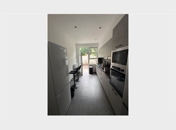 Appartager BE -  Colocation 7 chambres à Bruxelles – SDB privées, jardin & beaux espaces communs, Schaerbeek Schaarbeek - 600 € pm