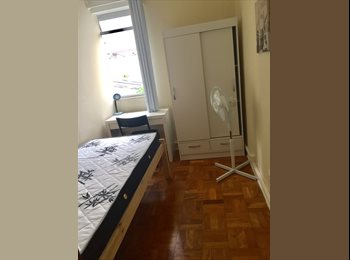 Roomgo BR - Casa masculina ao lado do metrô Paraíso e Av. Paulista com quartos individuais masculinos, Vila Mariana - R$ 1.070 Por mês