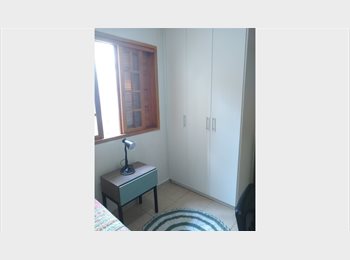 Roomgo BR - Quarto (p/ moça ) jd Marajoara/Jurubatuba /av.sabará, Santo Amaro - R$ 900 Por mês