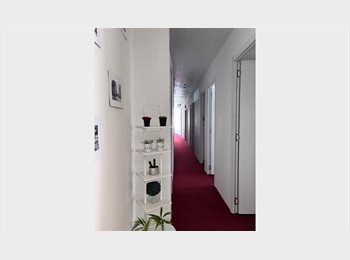 Roomgo BR - Quarto, Curitiba - R$ 1.250 Por mês