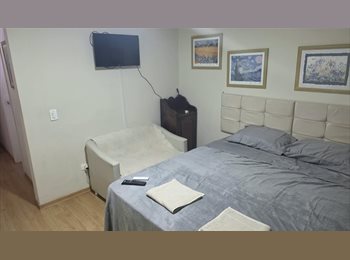 Roomgo BR - SUITE AMPLA EM CASA DE ALTO PADRÃO, Morumbi - R$ 2.000 Por mês