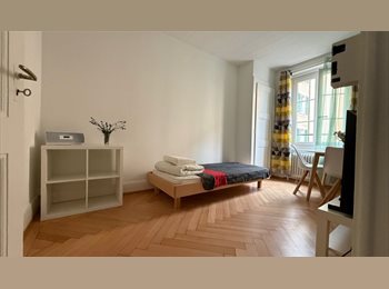 Roomgo CH - Disponible au 1er novembre - Loue chambre dans appartement de charme entièrement rénové, au rdC, Lausanne - 1 190 CHF / Mois
