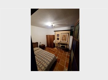 CompartoApto CO - Habitación disponible en casa semicampestre, Medellín - COP$ 950.000 por mes