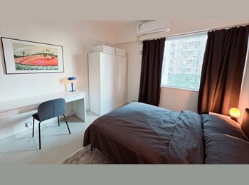 Roomgo HK - A spacious and cozy room with big windows near Mid Levels, Sheung Wan - HKD7,200 pcm