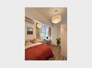Roomgo HK - Comfortable modern room with small double bed + essential furniture, Midlevels Central - HKD12,900 pcm