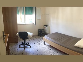 Roomgo IT - Fittasi camere singole per studenti/esse, Napoli - 300 € al mese