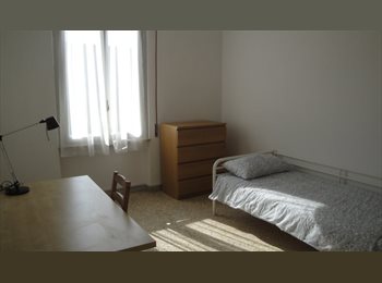 Roomgo IT - AFFITTASI STANZA SINGOLA STUDENTESSA/LAVORATRICE, Scandicci - 340 € al mese