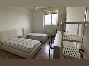 Roomgo IT - 2 posti letto in stanza doppia, Sesto San Giovanni - 400 € al mese
