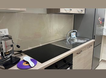 Roomgo IT - Fitto stanza indipendente studenti fuori sede, Ercolano - 350 € al mese