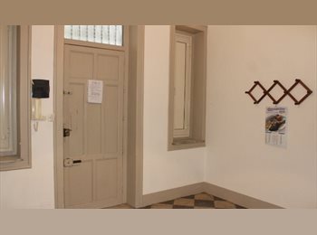 Roomgo IT - Affittasi posto letto in stanza singola studentesse o lavoratrici con busta paga, Palermo - 250 € al mese