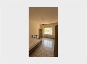 Roomgo IT - Camera matrimoniale spaziosa e molto luminosa, Tuscolano - 460 € al mese