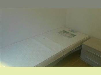 Roomgo IT - camera singola per studentessa - Politecnico Milano, Bovisa - Niguarda - Bicocca - 480 € al mese