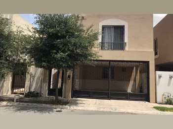 Roomgo MX - Habitación privada para mujer, Ciudad Apodaca - MX$5,500 por mes