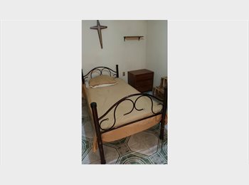 Roomgo MX - Renta de tres cuartos, Zapopan - MX$4,500 por mes