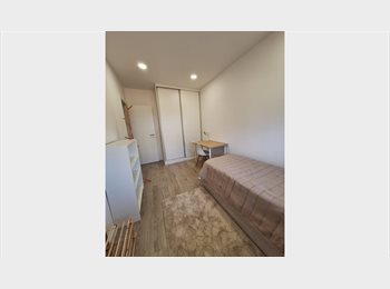 Roomgo PT - Quarto Laranjeiro, Lisboa - 410 € Por mês