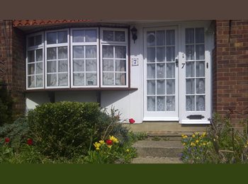 Roomgo UK - SINGLE FURNISHED ROOM,  £695, Hatfield - £690 pcm