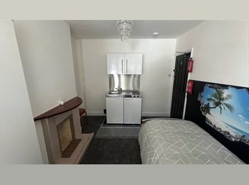 Roomgo UK - studio room shared house watford fields, Watford - £600 pcm