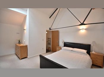 Roomgo UK - Double bedroom with en suite, Green Quarter - £950 pcm