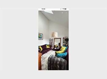 Roomgo UK - Double room with private lightwell patio and hanging storage, Salford - £800 pcm