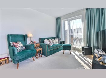 Roomgo UK - Sunny Double Ensuite Bedroom Bills + Cleaner Included, Tottenham - £1,400 pcm
