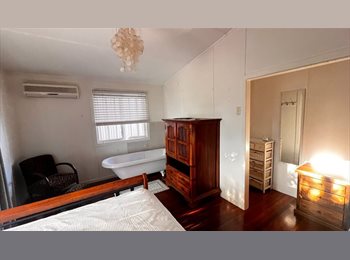 Roomgo AU - Ensuite room with own veranda, Red Hill - $300 pw