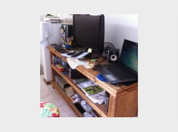 Roomgo BR - 1 QUARTO Bairro Cidade Baixa, Porto Alegre - R$ 700 Por mês