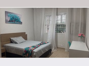 Roomgo BR - Quarto Brooklin Berrini, Moema - R$ 1.800 Por mês